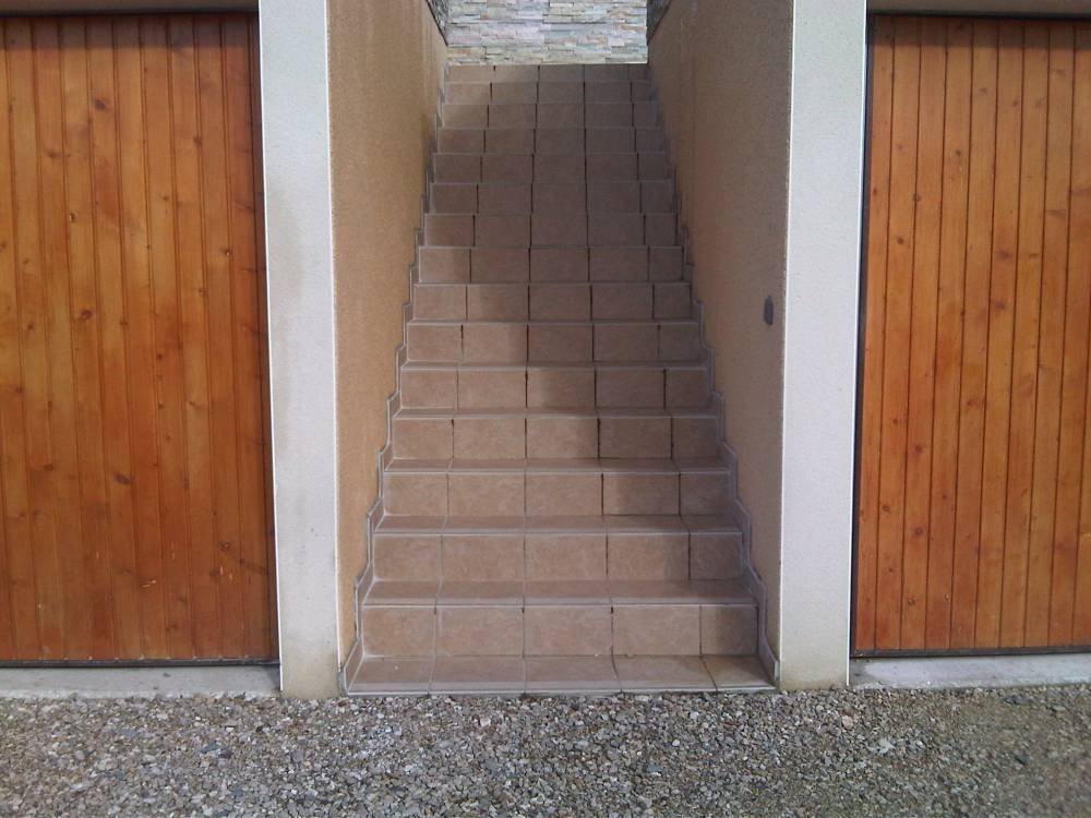 21_escalier-pour-st-cergues-en-carrelage.jpg